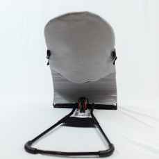Дитячий шезлонг-качалка з дугою та іграшками Крісло-гойдалка для немовлят світло-сіре